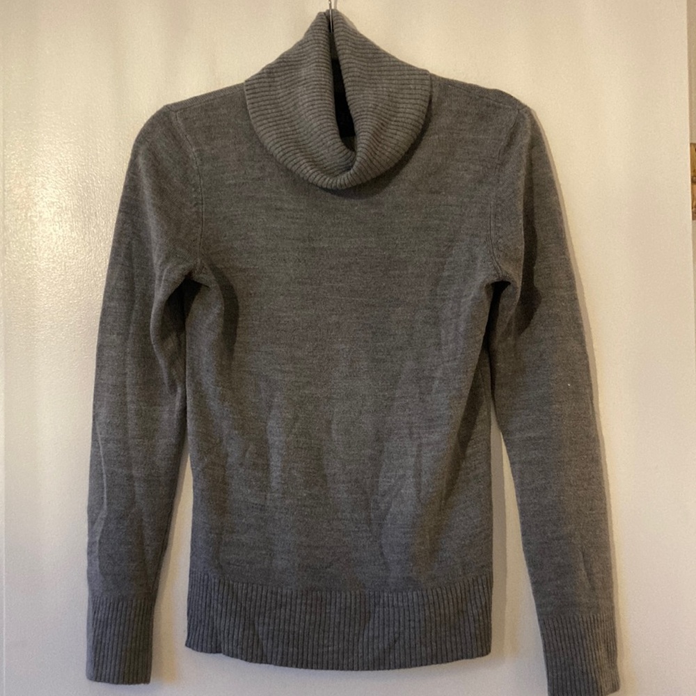 H&M grey turtleneck